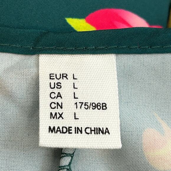 Swim Cover up/ mini wrap dress
Colorful floral
Size Junior L NWOT - Picture 5 of 8